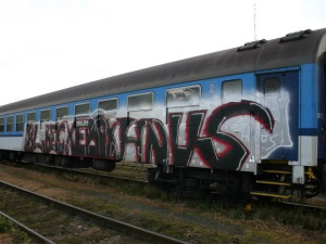 České dráhy bojují se sprejery i s pomocí speciálních nátěrů, testování se ujali studenti umělecké školy