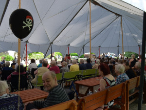 Piráti ze Čtyřlístku připluli na 24. ročník zahradních slavností, senioři si užili den plný zábavy