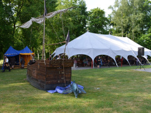 Piráti ze Čtyřlístku připluli na 24. ročník zahradních slavností, senioři si užili den plný zábavy