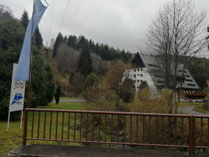 Ukrajinci ubytovaní na Šumavě v hotelu státu nezvládnou zaplatit žádanou částku