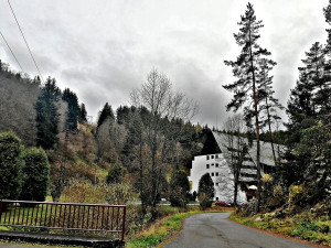 Ukrajinci ubytovaní na Šumavě v hotelu státu nezvládnou zaplatit žádanou částku