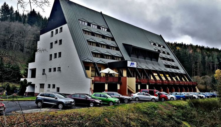 Ukrajinci ubytovaní na Šumavě v hotelu státu nezvládnou zaplatit žádanou částku