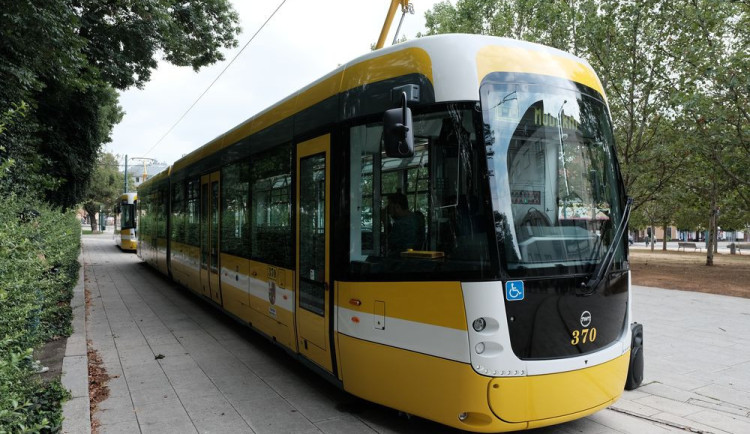 Klimatizované vozy MHD označuje nově dopravní podnik symbolem sněhové vločky ve svých jízdních řádech