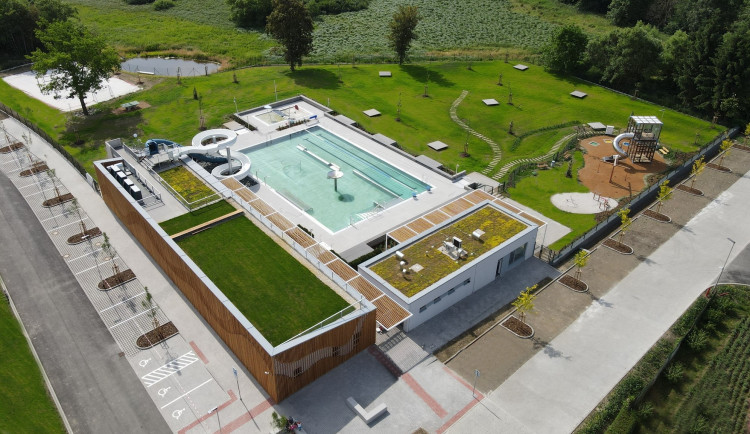 Horšovský Týn otevřel nový areál koupaliště za více než 100 milionů korun
