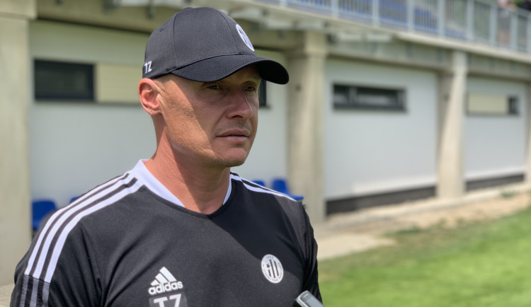 Čeká nás řez kádrem, řekl trenér Dynama Zápotočný. Kdo odchází?