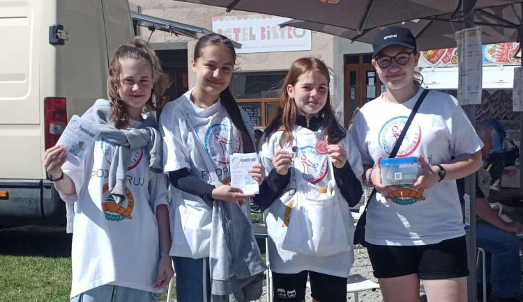 Studenti i dobrovolníci nasbírali pro potřebné takřka 78 tisíc korun