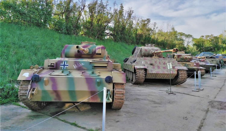 Exponáty z Muzea na demarkační linii hrály v 90 českých i zahraničních filmech. K vidění je tam 190 kusů techniky