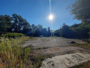 Nevzhledná a nevyužitá betonová plocha v Rokycanech se promění na multifunkční hřiště