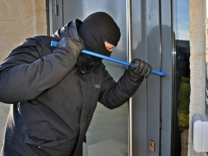 Policie dopadla fantoma garáží, jejich majitelům způsobil krádežemi škodu za půl milionu korun