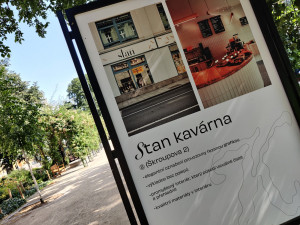 Jak bojovat s vizuálním smogem? Třeba vkusně označenými prodejnami, jak ukazuje výstava