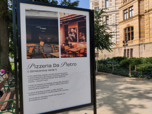 Jak bojovat s vizuálním smogem? Třeba vkusně označenými prodejnami, jak ukazuje výstava