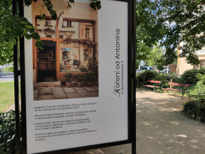 Jak bojovat s vizuálním smogem? Třeba vkusně označenými prodejnami, jak ukazuje výstava