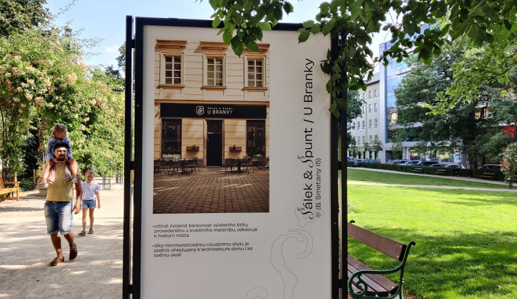 Jak bojovat s vizuálním smogem? Třeba vkusně označenými prodejnami, jak ukazuje výstava