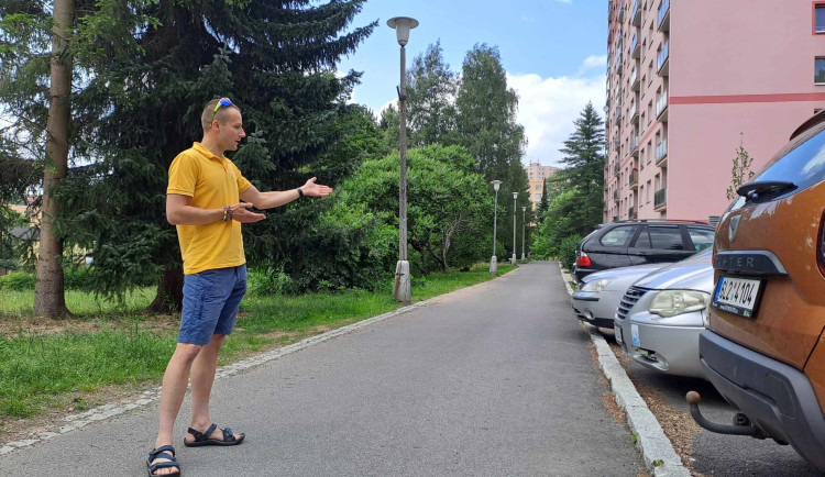 Lidem v Rychtářské se nelíbí úpravy sídliště. Podle nich jsou nedotažené