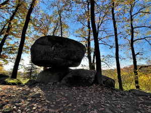 Kadovský viklan před akcí vandalů