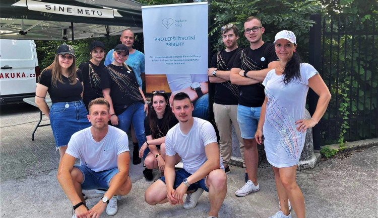 Doma se stará o dvě děti s vážnými zdravotními problémy, teď svoje zkušenosti uplatňuje jako ředitelka nadace pomáhající druhým