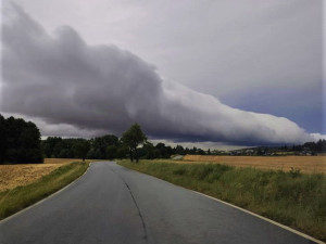 Roll cloud nad Plzeňskem. Foto Jan Týml / Facebook Lovci bouřek, extrémní počasí a jiné jevy