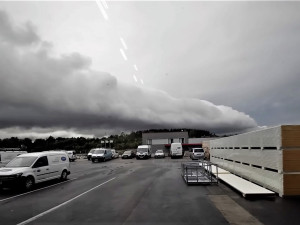 Roll cloud nad Plzeňskem. Foto: Pavel Paulie Burian / Facebook Lovci bouřek, extrémní počasí a jiné jevy
