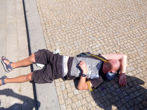 Důkladné dodržování pitného režimu přivedlo pětici opilců na protialkoholní záchytnou stanici