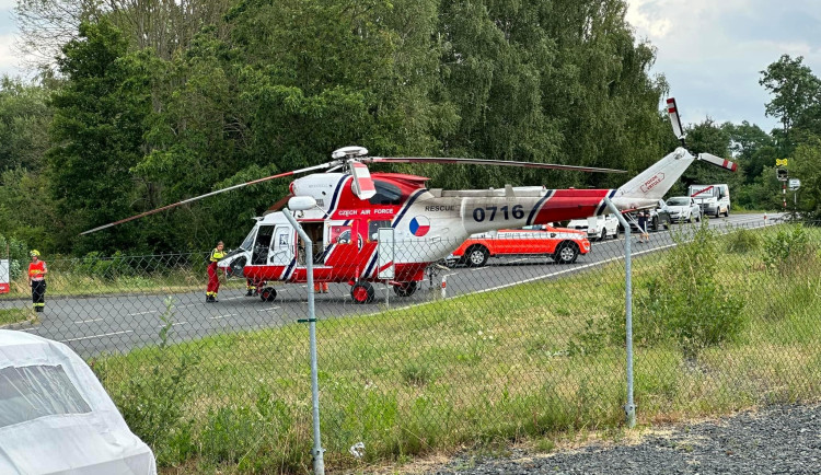 Na místě vážné nehody zasahovali pozemní záchranáři i vrtulník letecké záchranné služby