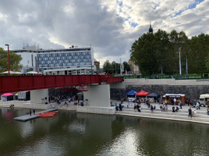 Náplavka získala nominaci na prestižní ocenění za architekturu. Má ale i hodně nekompromisních kritiků