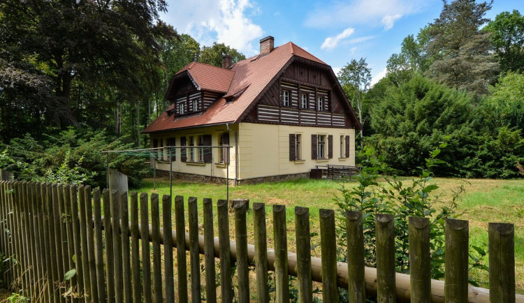 Stoletá hájovna v městských lesích prochází rozsáhlou rekonstrukcí za 8,2 milionů korun