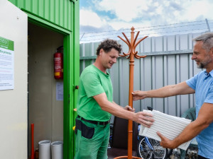 Nechtěné hračky, knížky nebo nádobí nemusí jít do koše, díky re-use centru najdou další využití