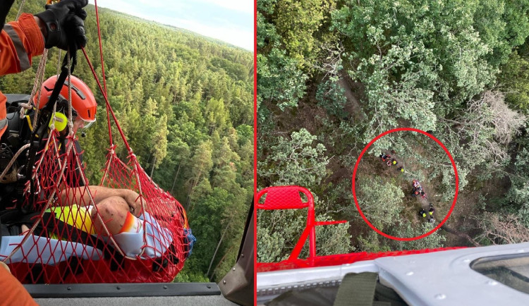 Letečtí záchranáři slaňovali k vážně zraněnému muži, který se zřítil ze srázu v nepřístupném terénu