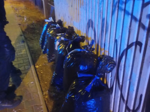 Pytle s nasbíraným materiálem