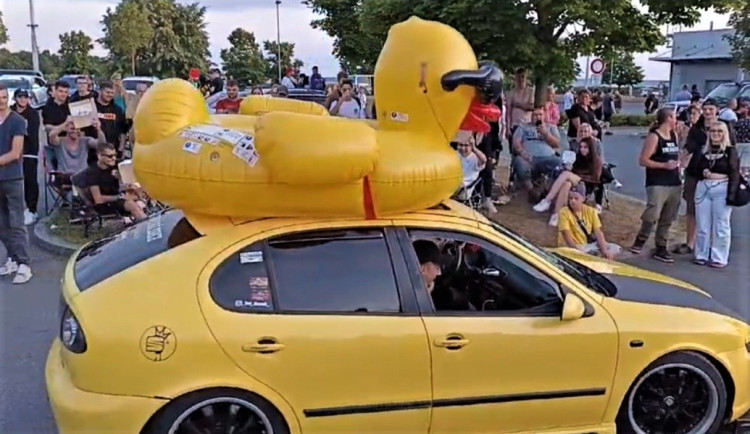 Na tuningovém srazu bylo jako obvykle hodně veselo