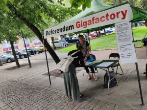 Odpůrci gigafactory chtějí vyvolat referendum, aby město zablokovalo své pozemky v Líních