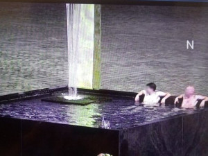 V kašnách se rádi koupou zahraniční turisté.