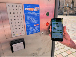 Řidiči mohou v Plzni platit za parkování pomocí dvou mobilních aplikací, řada lidí ale stále chybuje