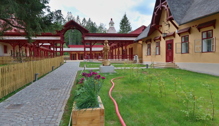 Legendární zámeček Tři Trubky uprostřed brdských lesů se konečně otevře i pro veřejnost. Pobývali tam i prezidenti