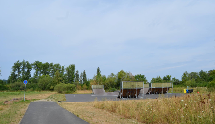 U rokycanského skateparku vyroste nová pumptracková dráha a napojí se na cyklostezku
