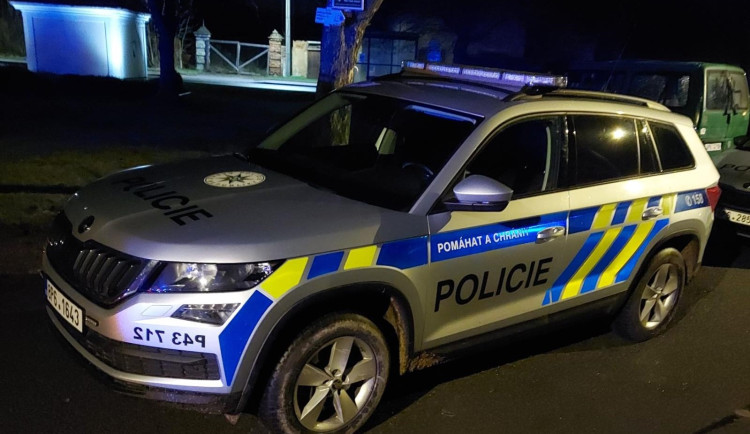 Násilí na romské svatbě a najíždění opilého řidiče do dvou jiných Romů, to řešili policisté v rozmezí sedmi hodin