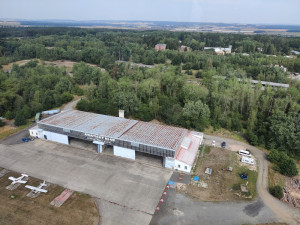 Státní podnik začne s dekontaminací půdy a vody na letišti v Líních, kde by mohla vzniknout gigafactory