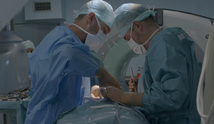 Liberečtí lékaři jsou mistry v operacích páteře, obhájili prestižní certifikát