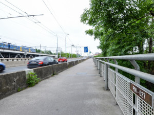 Rozsáhlá oprava extrémně vytíženého mostu v Plzni se přehoupla do druhé poloviny a uzavře směr na Bory