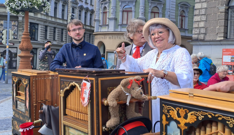 V libereckých ulicích znějí flašinety. Festival se koná už po čtrnácté