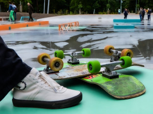Mladým sportovcům slouží nový skatepark s unikátními prvky, město za něj dalo 13,5 milionu