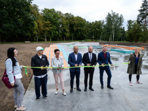 Mladým sportovcům slouží nový skatepark s unikátními prvky, město za něj dalo 13,5 milionu