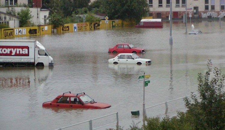 FOTO: Ničivá povodeň obrovskou silou zasáhla před 21 lety Plzeň i okolí. Byli jsme při tom