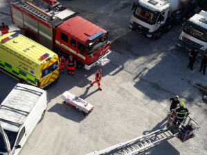 Muže zasypal cement uvnitř sila. Hrozila mu děsivá smrt v sevření sypké hmoty
