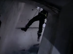 VIDEO: Stropem se propadli dva hasiči při požáru historického domu, oheň napáchal škody za miliony