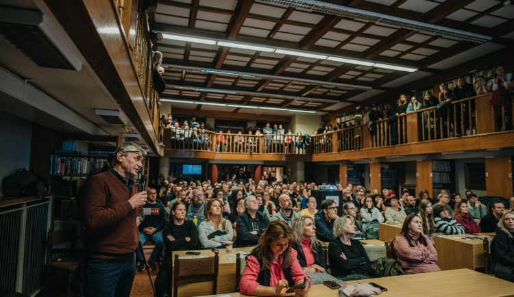 Přednášky kriminalistů o skutečných zločinech v Plzni trhají návštěvnické rekordy. Bude další pokračování