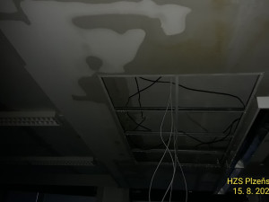 Bouřka vytopila základní školu, kde probíhala rekonstrukce. Voda se prohnala třemi patry i tělocvičnou