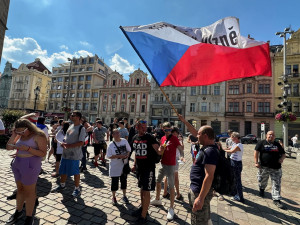 Plzní prošel protiukrajinský pochod. Heslo Čechy Čechům, provolávalo asi sto účastníků a Ukrajince posílali domů