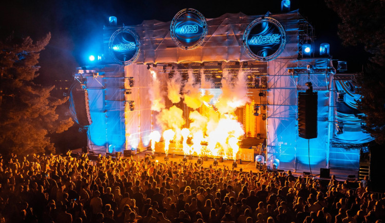 Mladík na festival Mácháč přivezl zásoby drog, vyhmátla ho policie