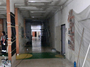 Výuka na základce, kterou vytopila během rekonstrukce bouřka, by měla začít řádně 4. září